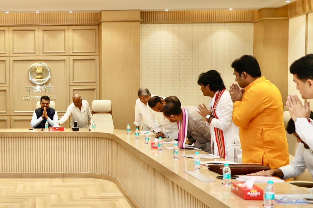 सोलापूर शहर विकासाच्या १३ मागण्या मंजूर; फडणवीस सरकारकडून तत्वतः मान्यता